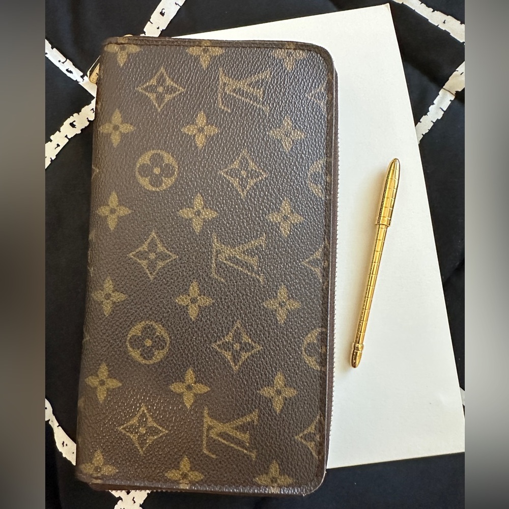 🔴SOLD🔴Louis Vuitton Pen & Organizer